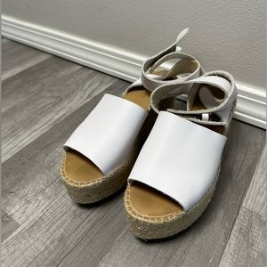 PASEART white platform shoes, size 6,5